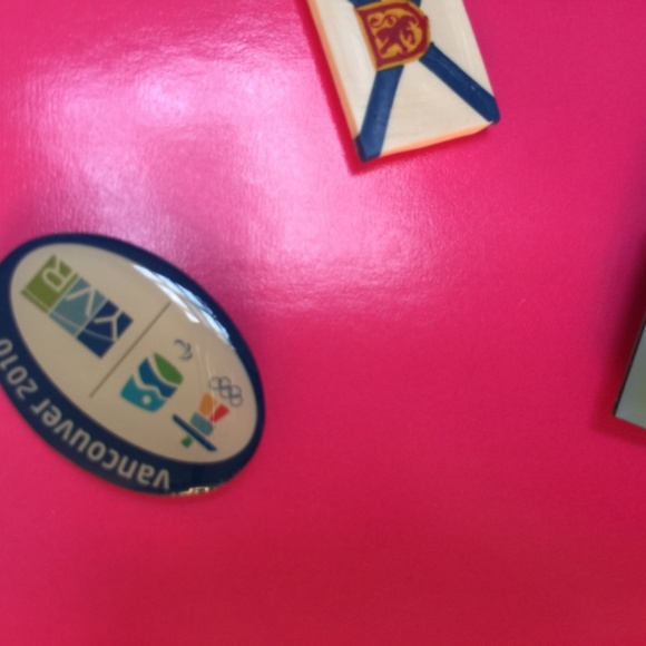 Canada pins - Picture 3 of 6